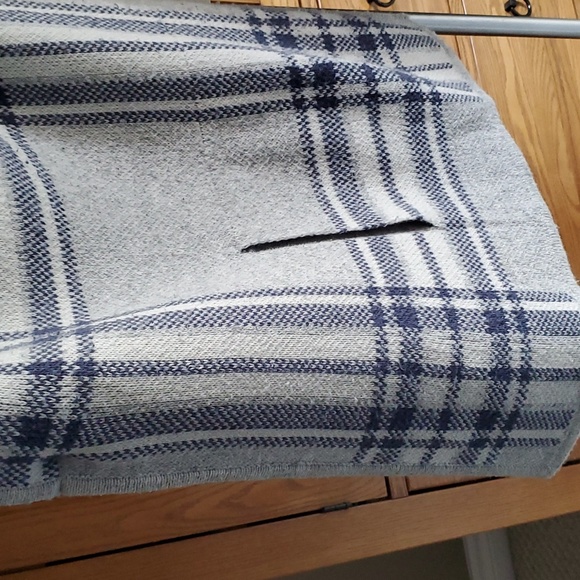 Tommy's Hilfiger Blanket Poncho - Picture 3 of 7